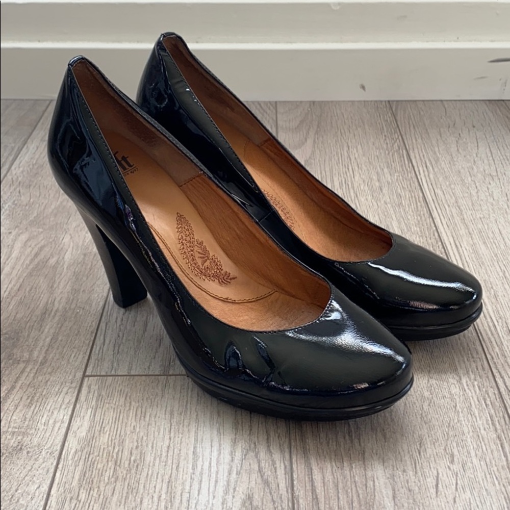 Sofft patent leather platform heels